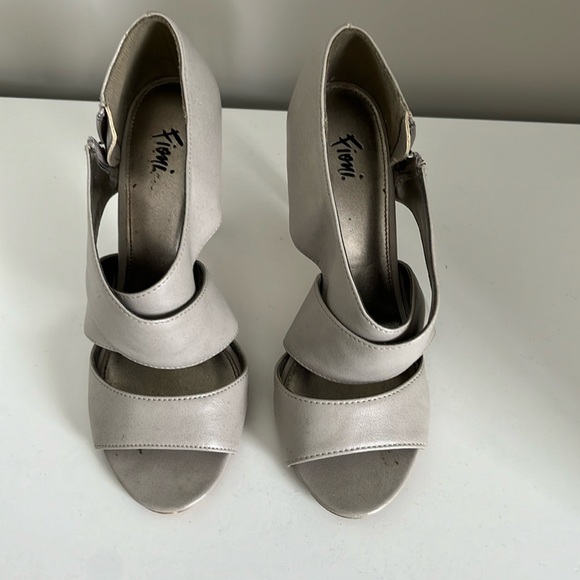 Fioni heels size 6 - Picture 1 of 4